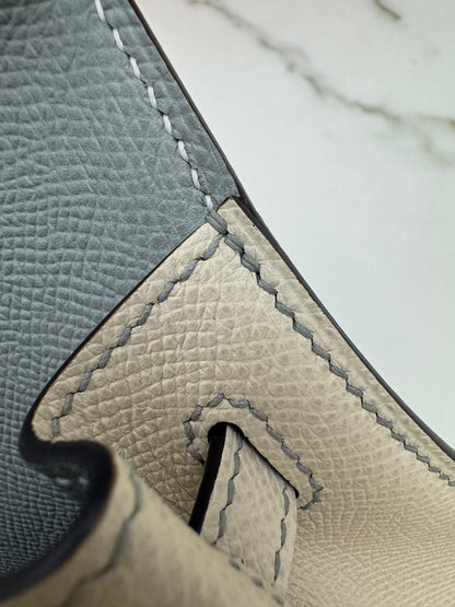HERMES Kelly 25 冰川藍拼奶昔白 Epsom 香檳金扣 8U Bleu Glacier/ 10 Craie PBHW