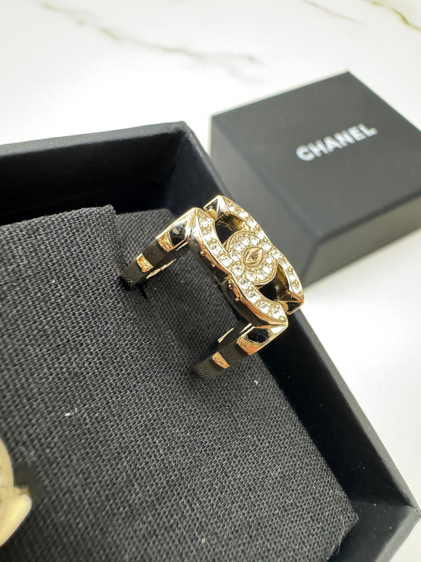 CHANEL 23B 立體圈形耳環
