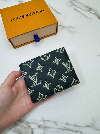 LV M27150 兩摺錢包 深綠色壓花