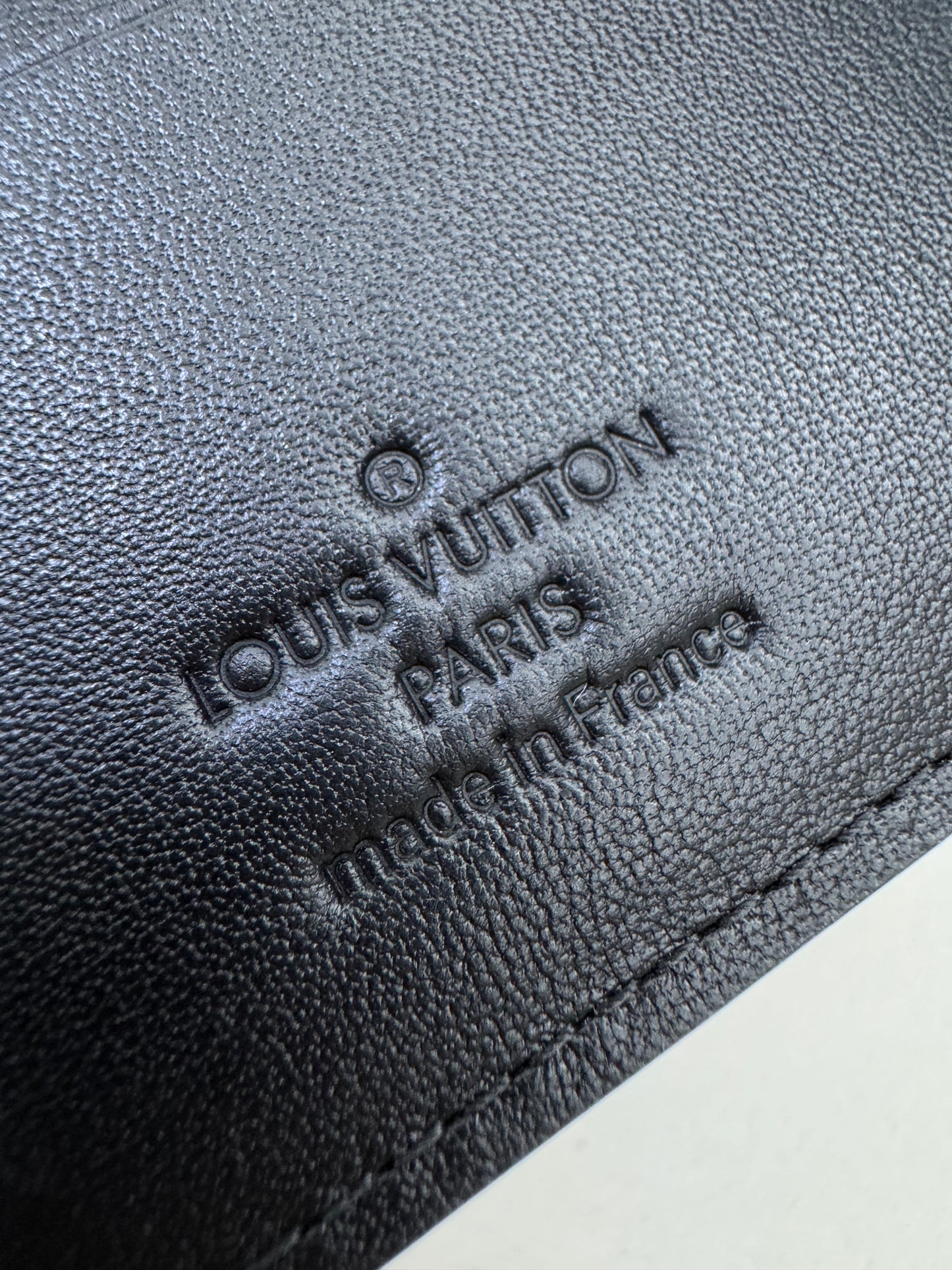 LV Multiple Wallet 黑色皮壓花