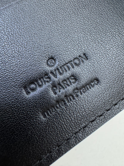 LV Multiple Wallet 黑色皮壓花