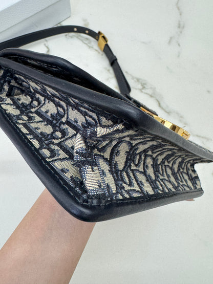 DIOR 30 Montaigne Small Blue Oblique