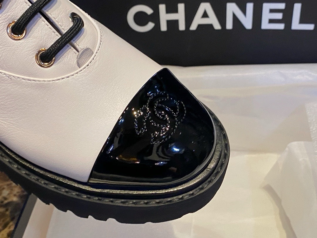 CHANEL 系帶馬丁靴 中筒 白色