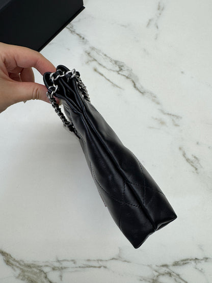 CHANEL Mini 22 Bag 黑銀 【同步最新磁吸扣版】