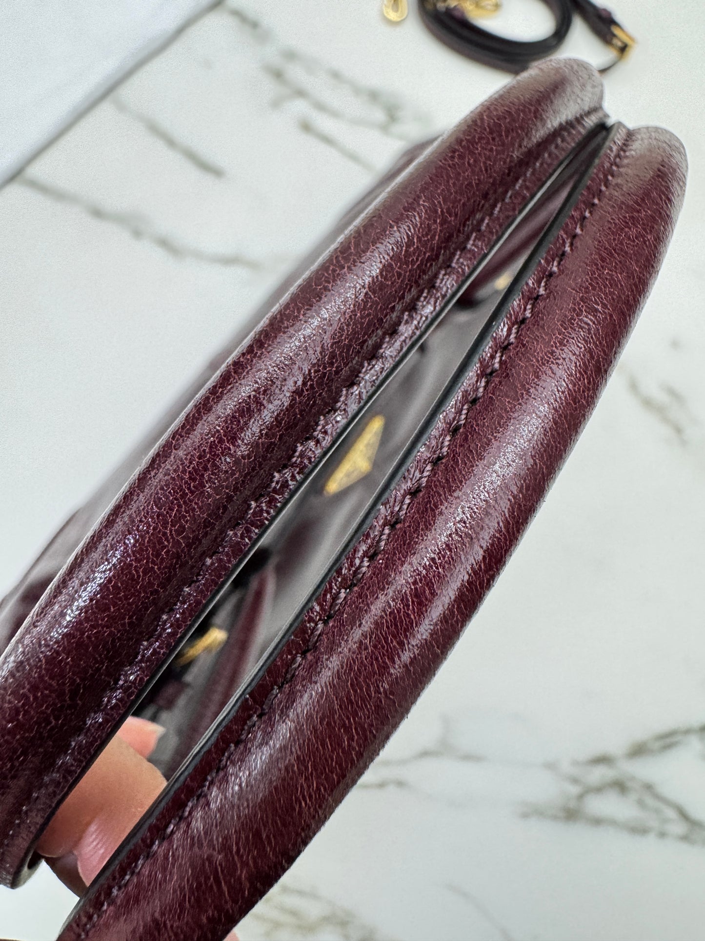 PRADA Bonnie Medium 酒紅油臘皮