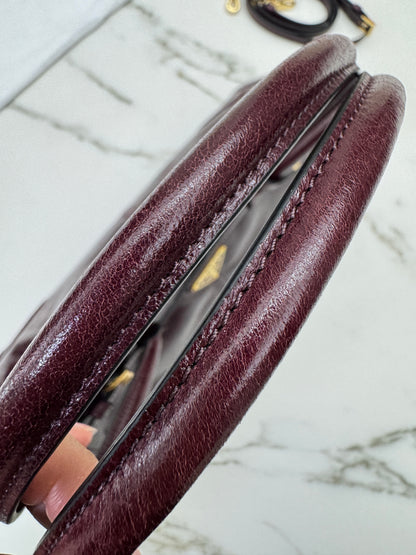 PRADA Bonnie Medium 酒紅油臘皮