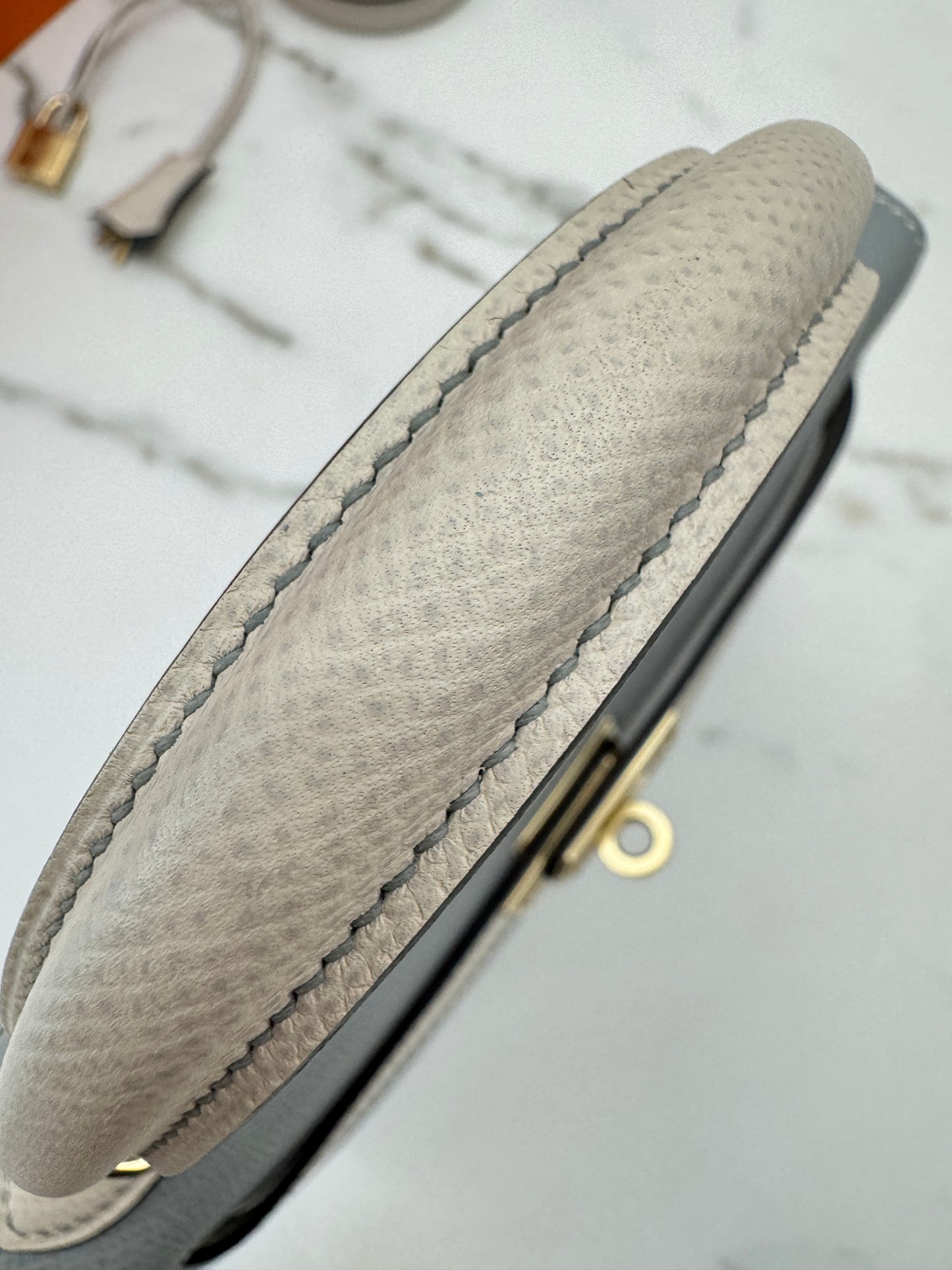 HERMES Kelly 25 冰川藍拼奶昔白 Epsom 香檳金扣 8U Bleu Glacier/ 10 Craie PBHW
