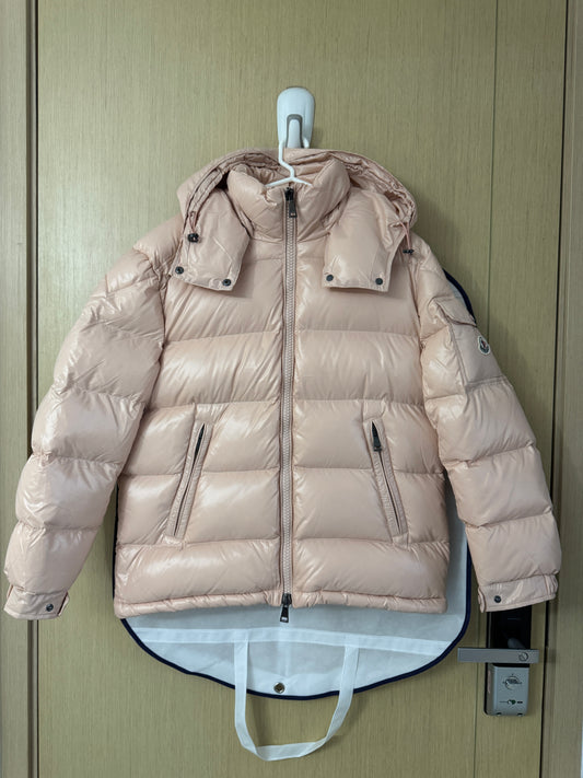 Moncler Maya 70 羽絨 光面淺粉紅色