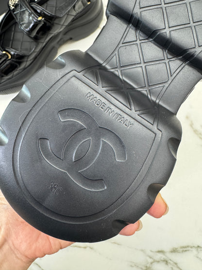 CHANEL 25B 超輕厚底沙灘鞋