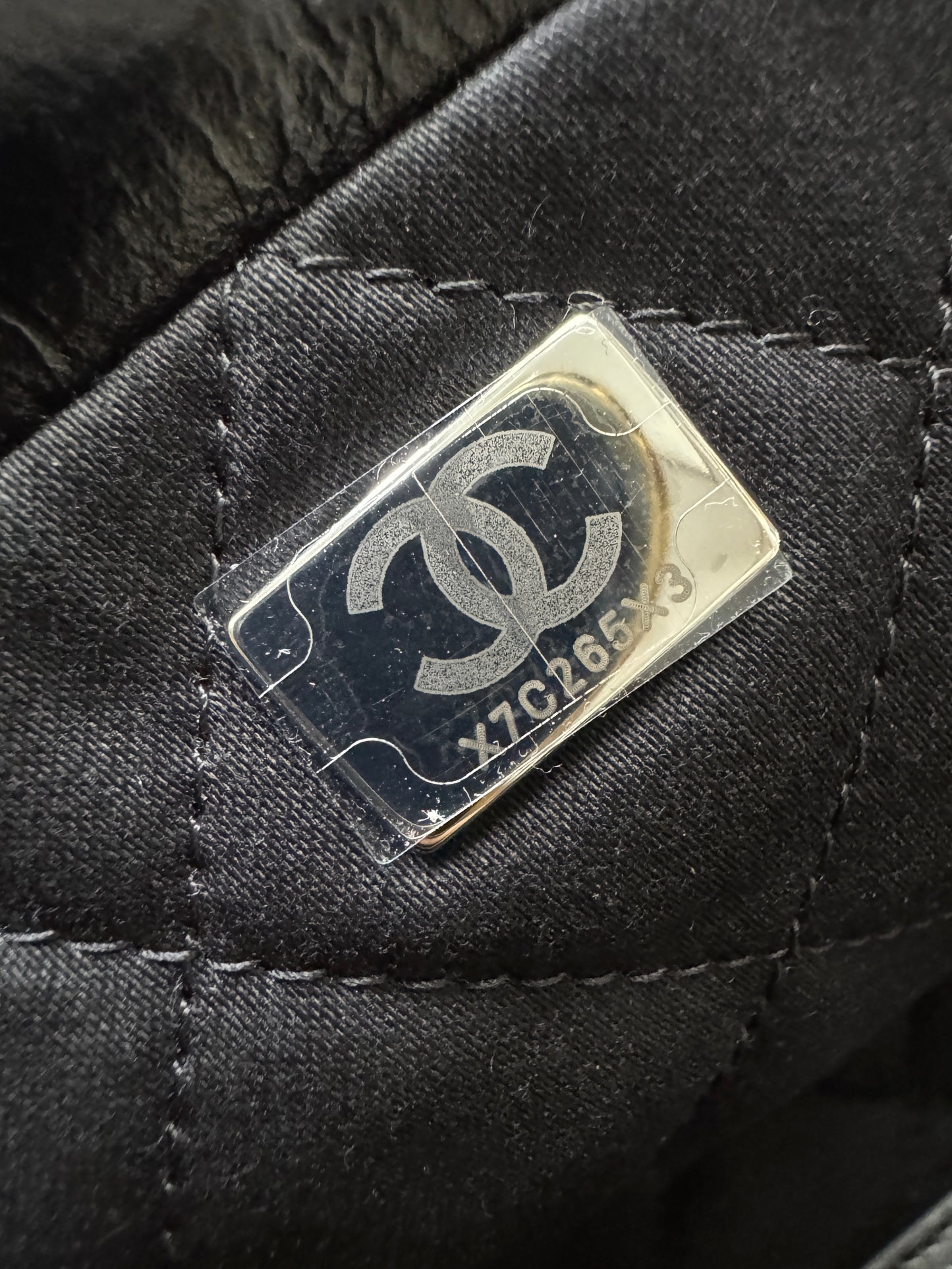 CHANEL 22 Bag Large So Black