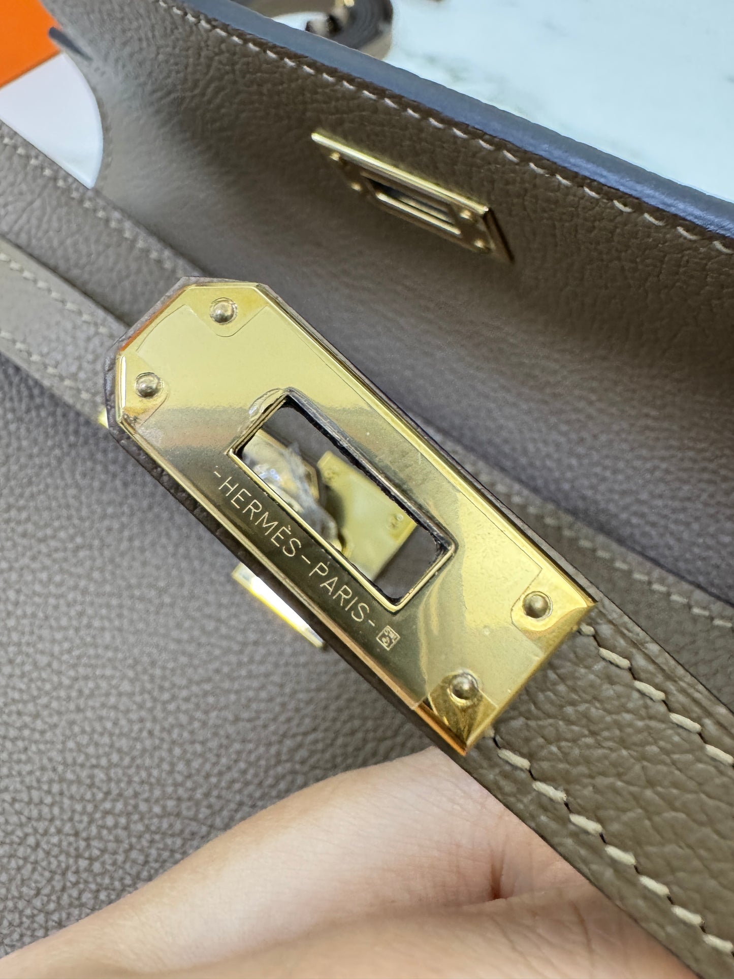 HERMES Kelly Danse 馬爾法米金扣 Evercolor 8Q GHW