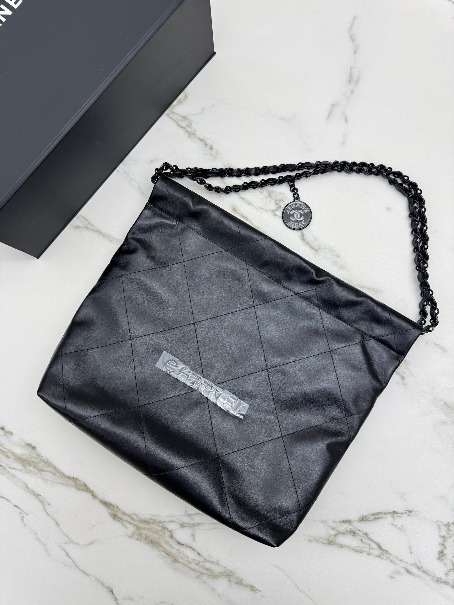 CHANEL 22Bag So Black Small