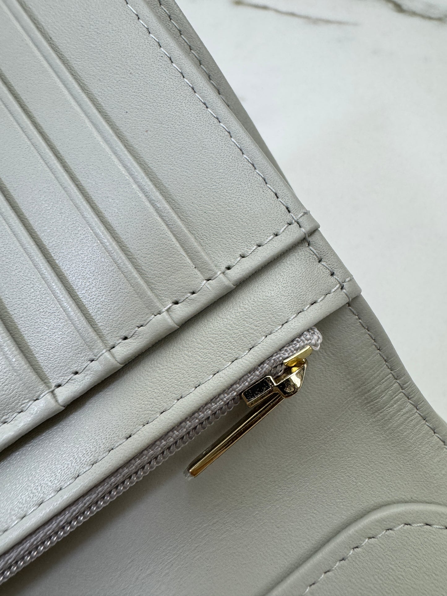 CHANEL Passport Holder 淺灰