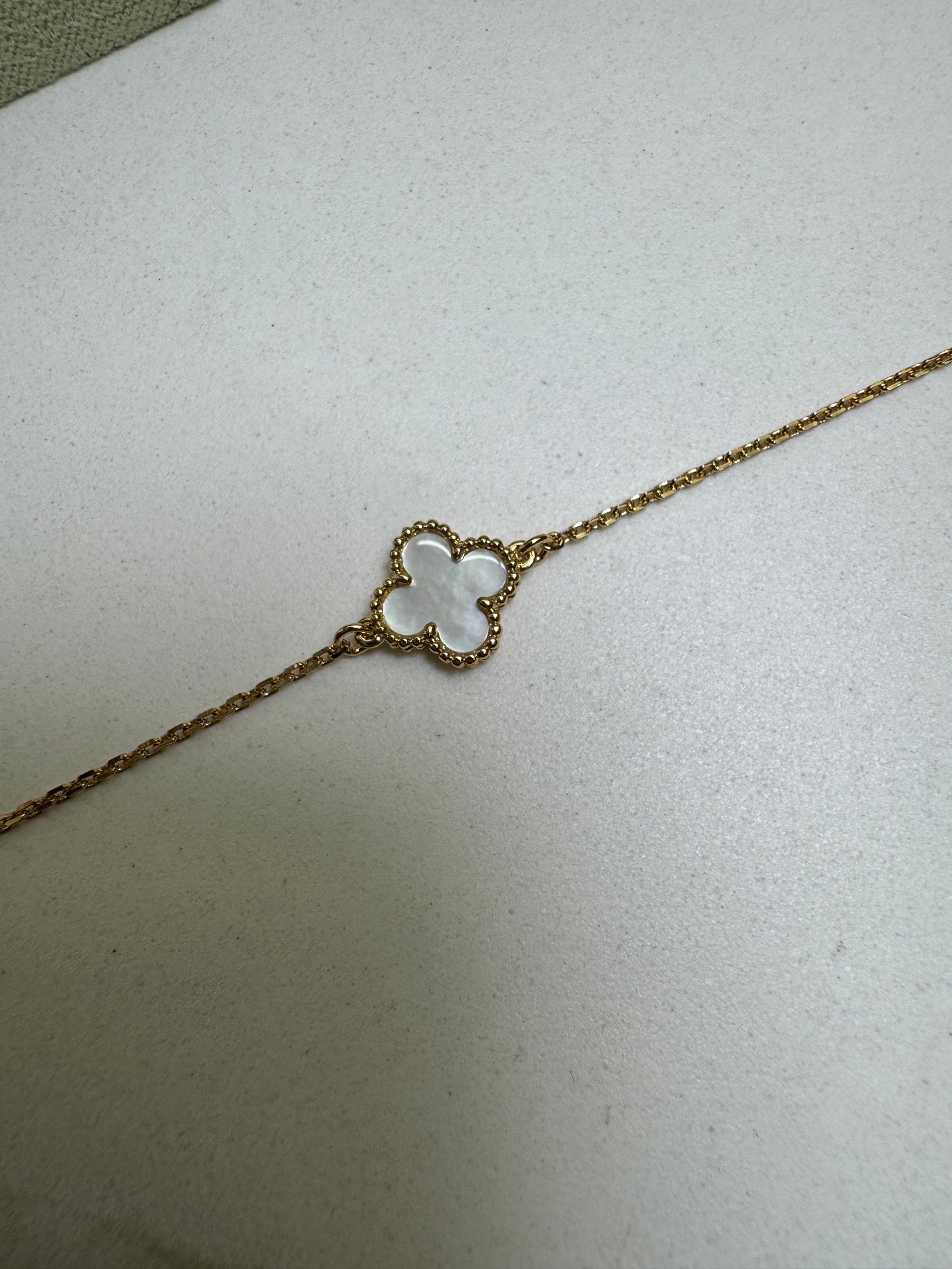 VCA Sweet Alhambra 白貝母金色手鏈 Mini Bracelets