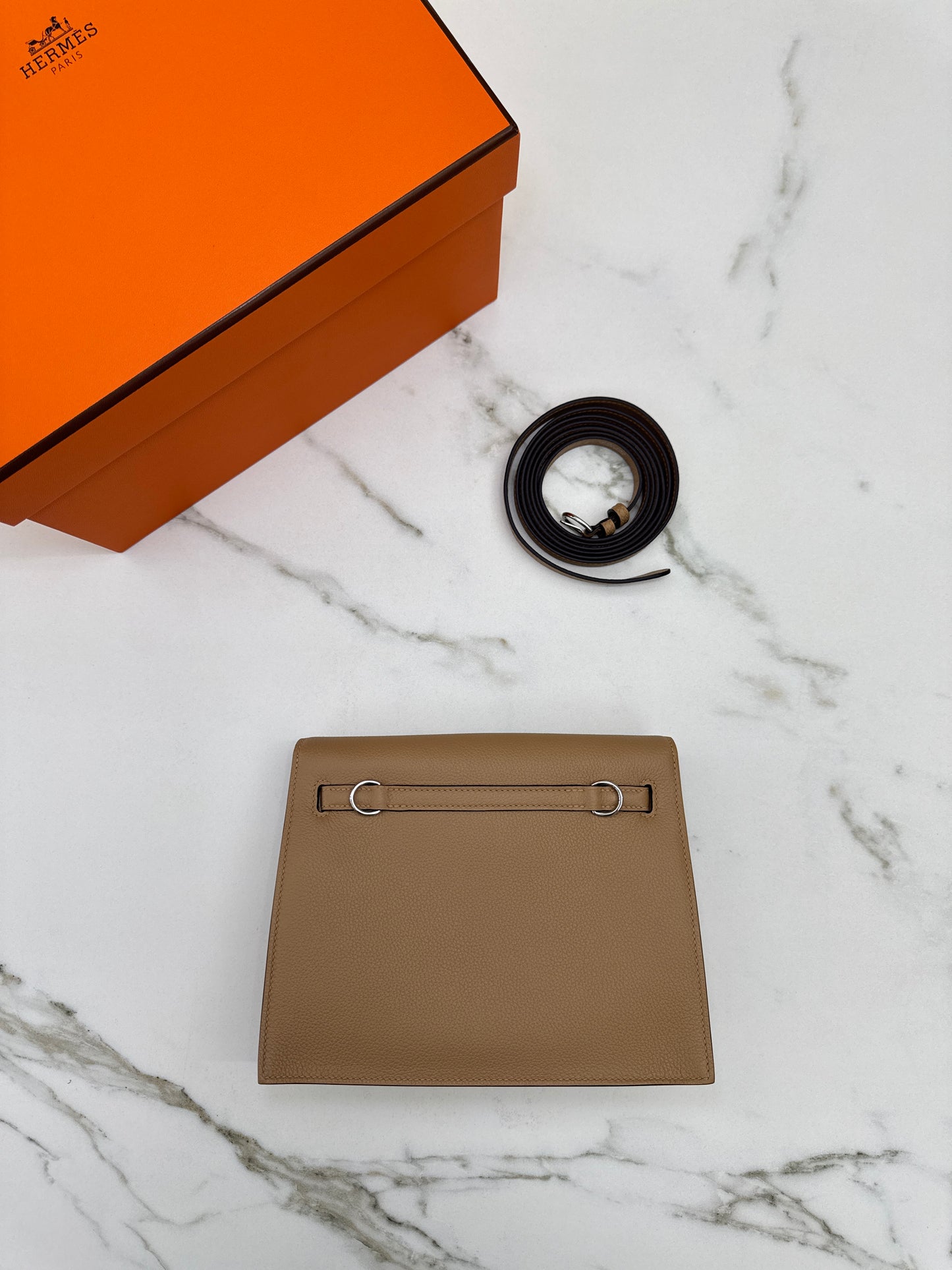 HERMES Kelly Danse 奶茶色銀扣 Chai Evercolor PHW