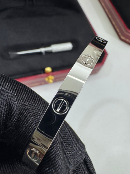 CARTIER Love Bracelet Medium