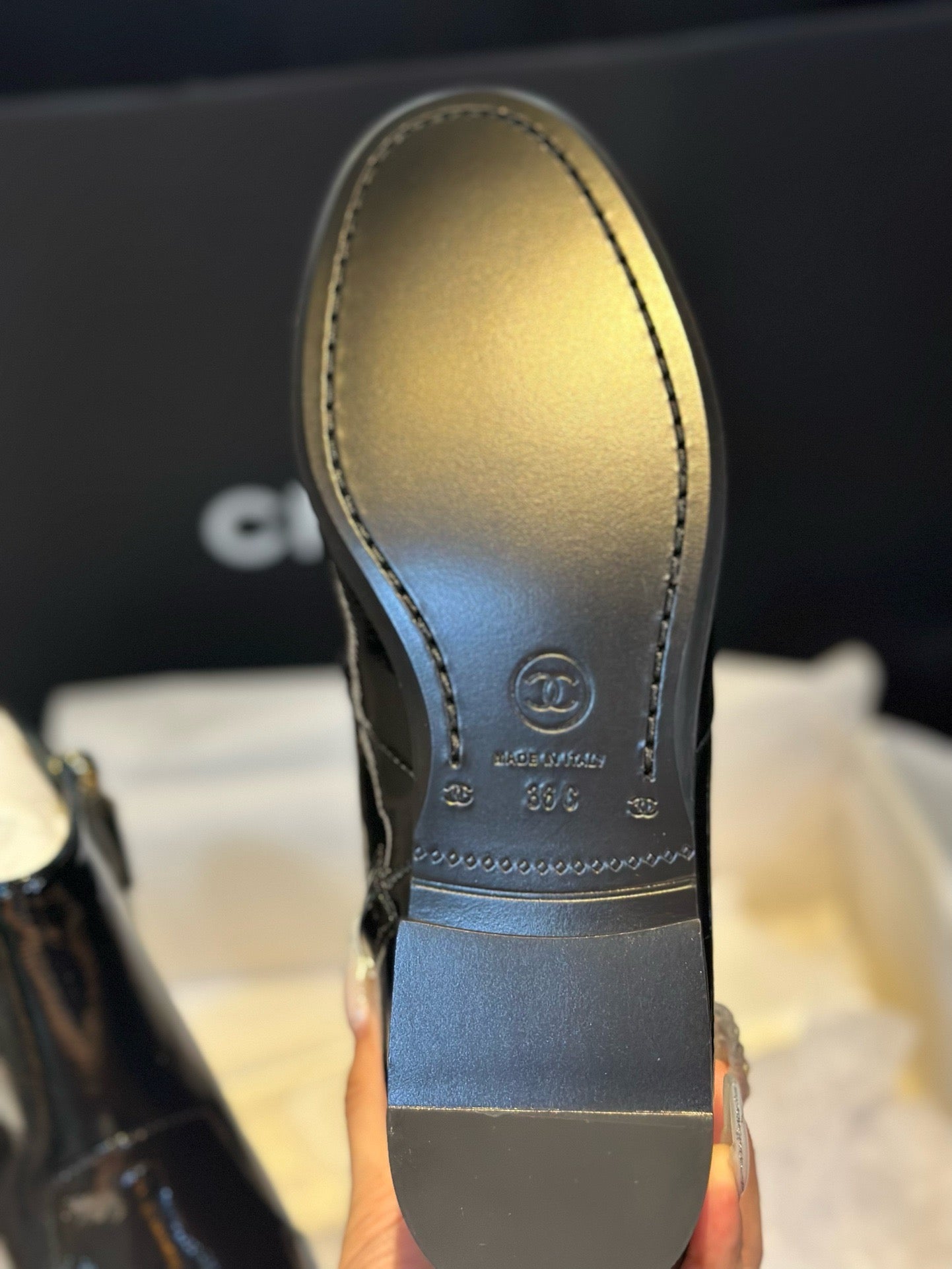 CHANEL 皺漆皮短靴￼23A