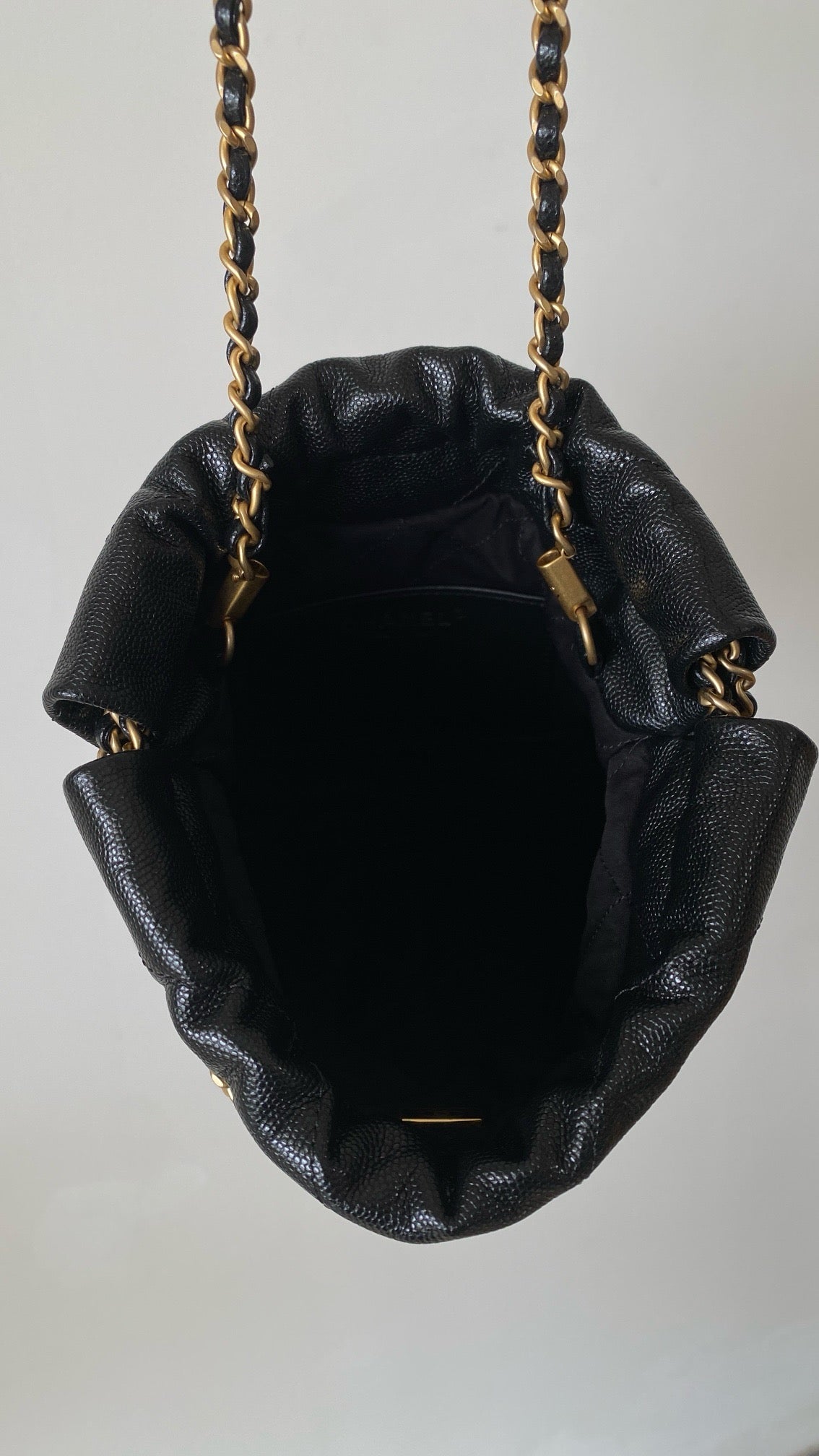 CHANEL Mini 22 Bag 荔枝牛皮