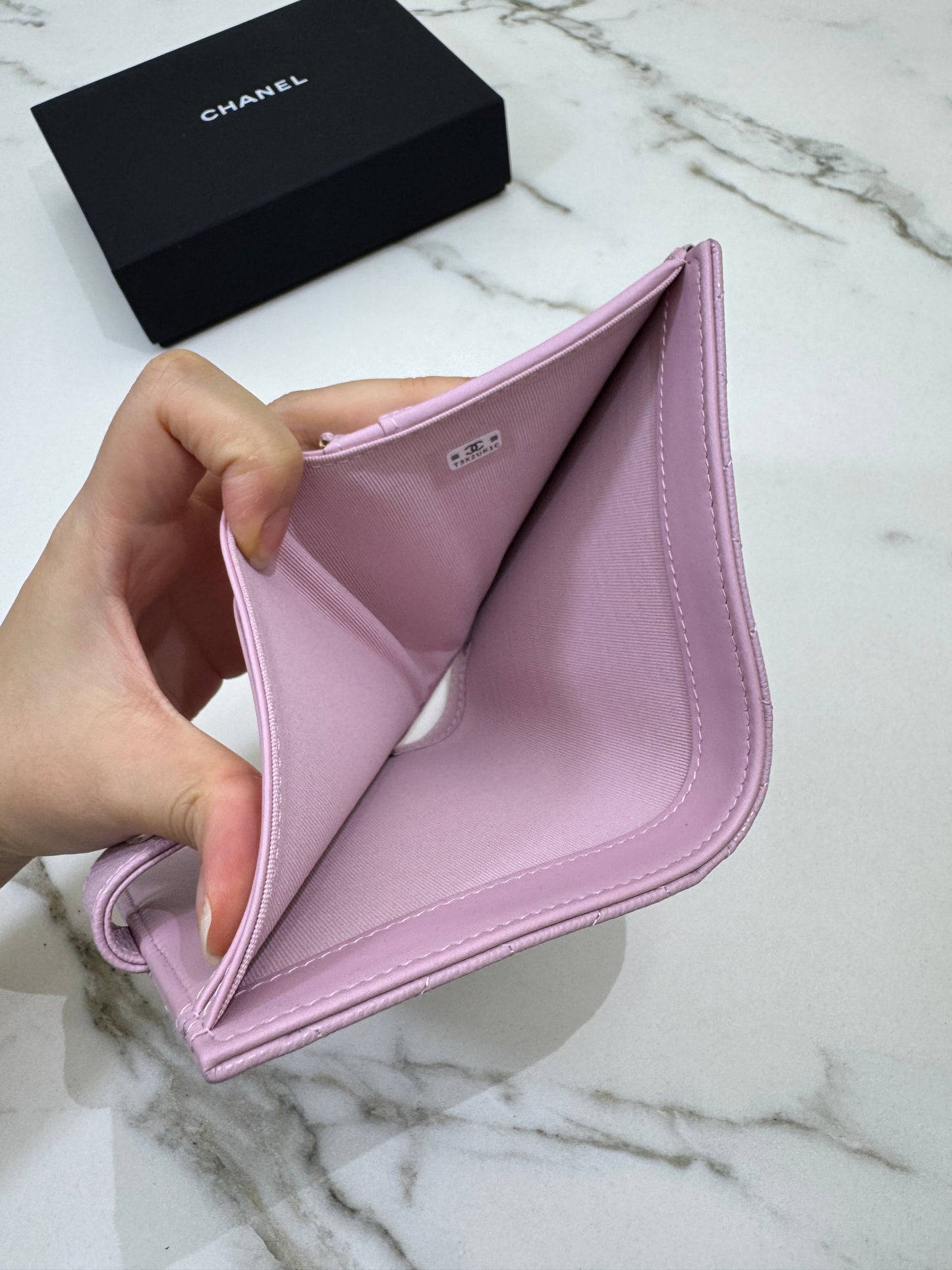 CHANEL Passport Holder 粉紅色淺金扣