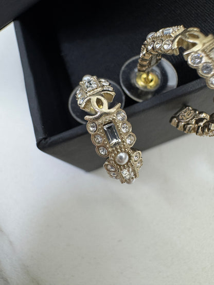 CHANEL 22B 圈型水鑽形珠耳環