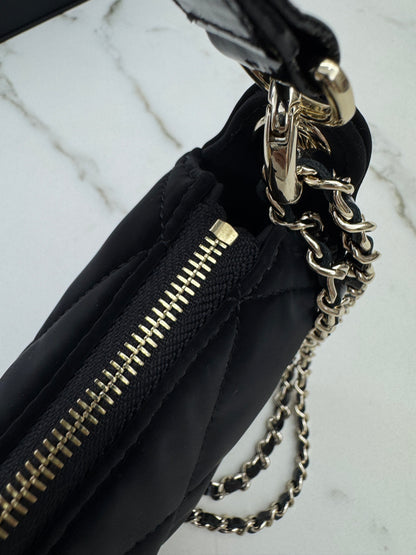 CHANEL 25N Coco Neige 滑雪系列 絲絨尼龍 半月Hobo