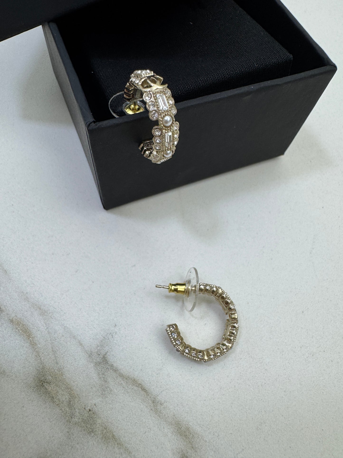 CHANEL 22B 圈型水鑽形珠耳環