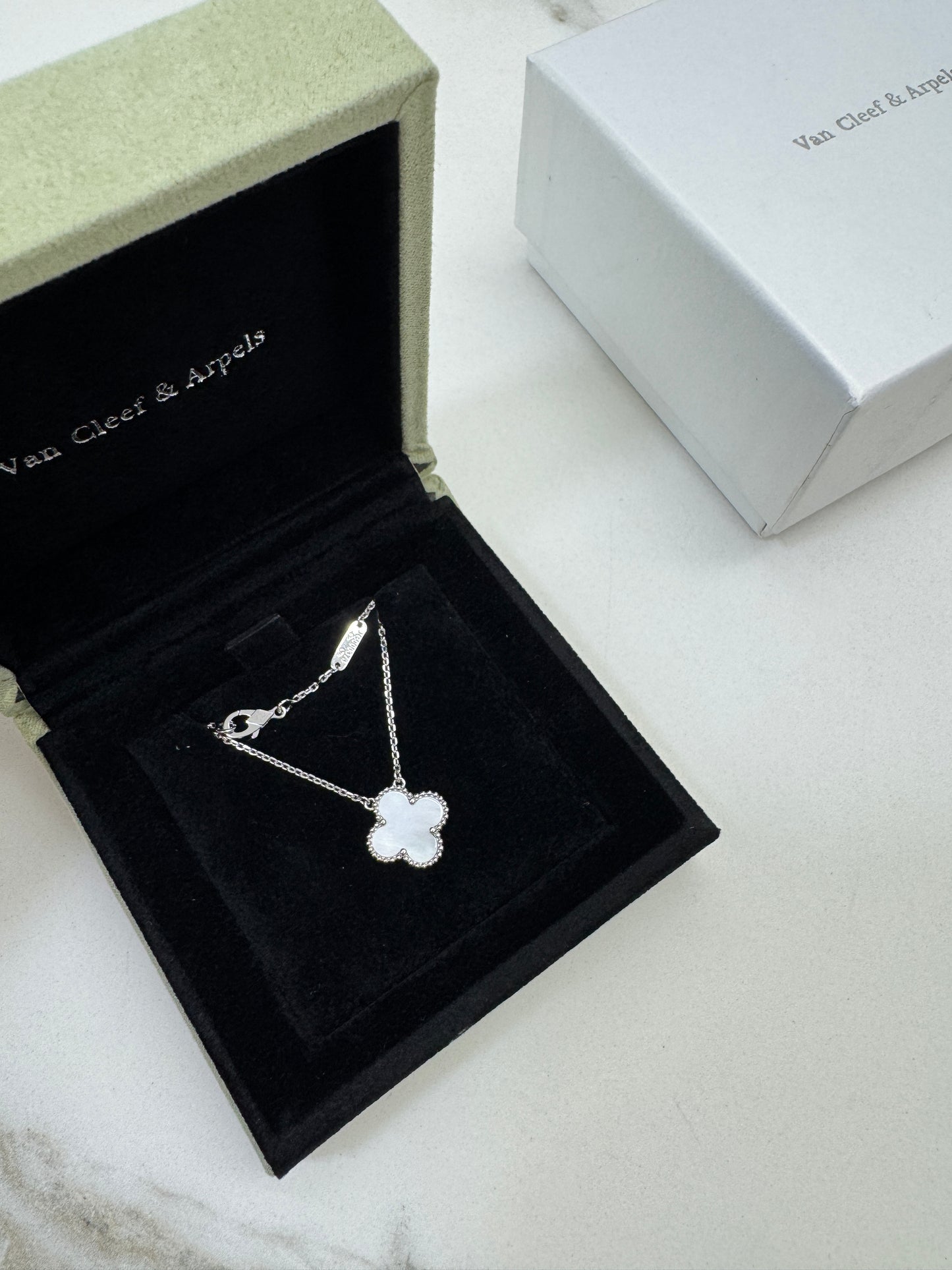 VCA Vintage Alhambra 白金色白貝母