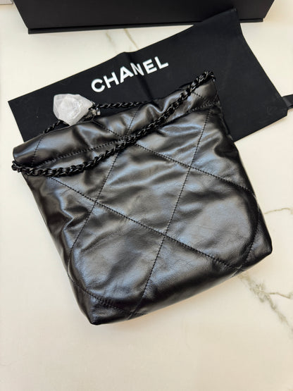 CHANEL mini 22 so black