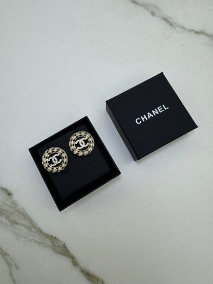 CHANEL 24B 圓形鏤空水鑽耳環