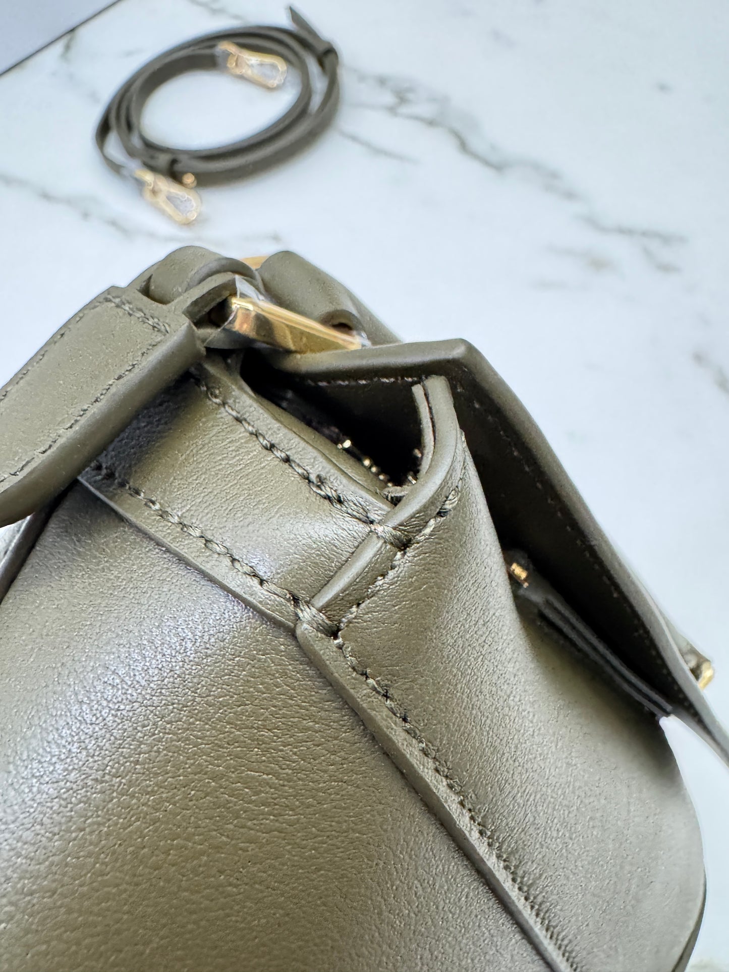LOEWE Mini Puzzle 深卡其綠