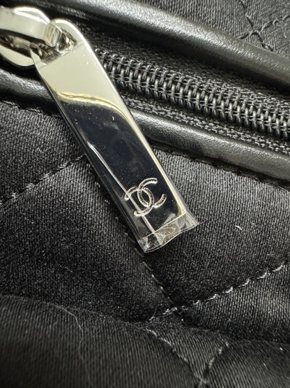 CHANEL 22 Bag Large So Black