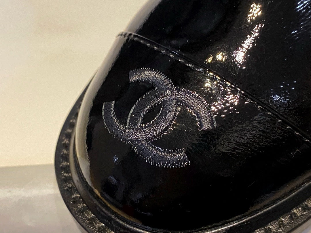 CHANEL 亮面皺牛皮 菱格馬丁靴 大logo