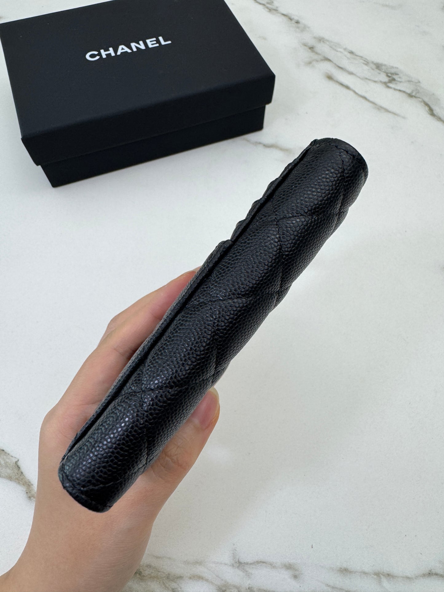 CHANEL 雕刻扣L型拉鏈小錢包