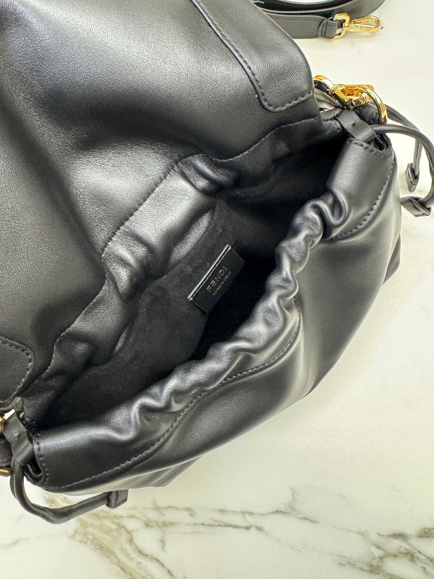 FENDI Mamma Baguette 黑色 Medium