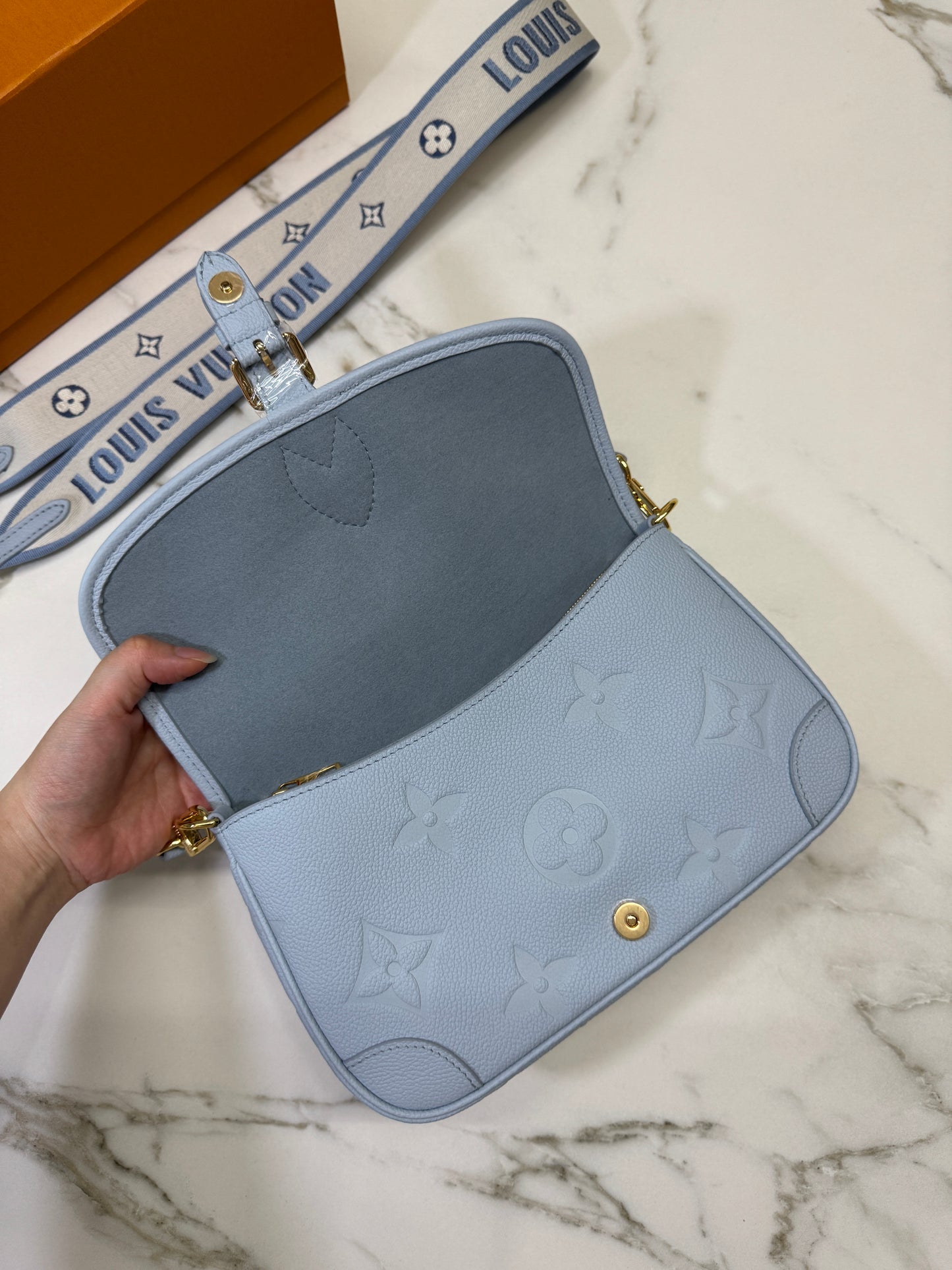 LV Diane 全皮粉藍 Baby Blue