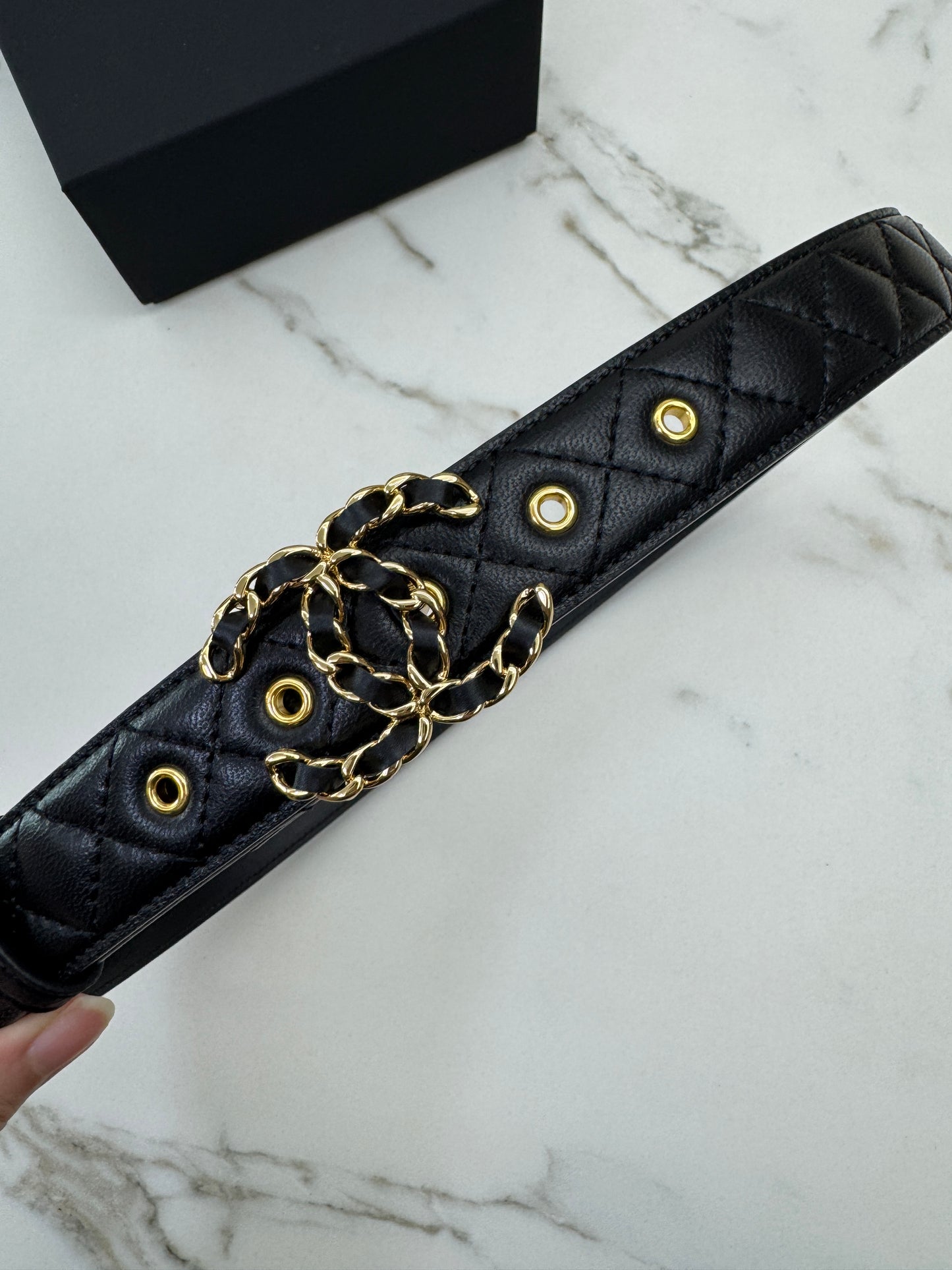 CHANEL 穿皮鏈扣菱格紋皮帶 黑金