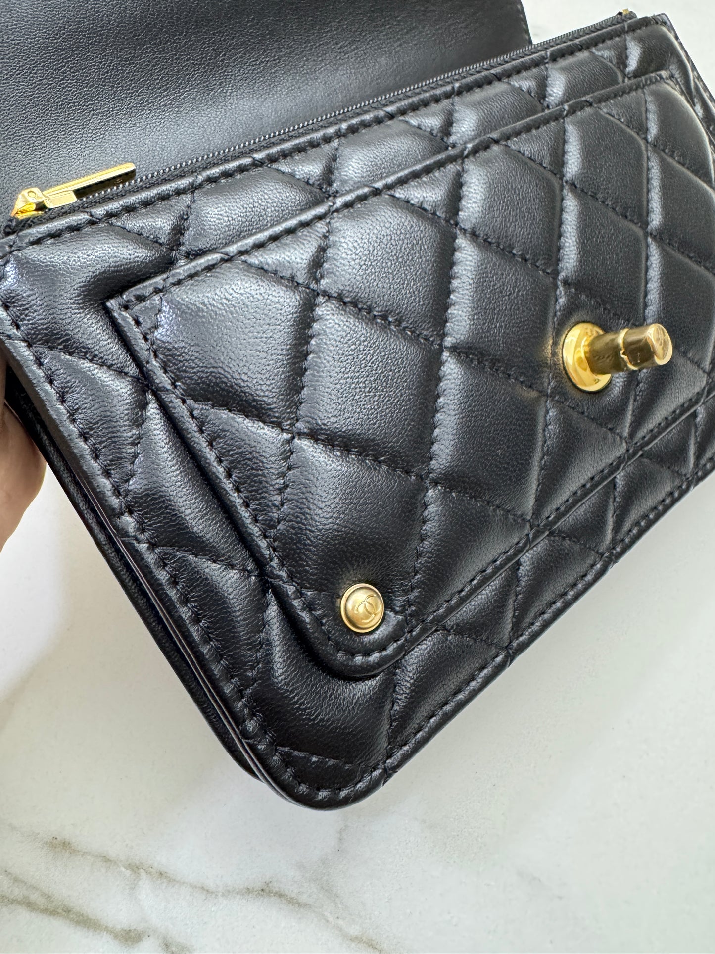 CHANEL 25B 手柄郵差 Wallet on Chain