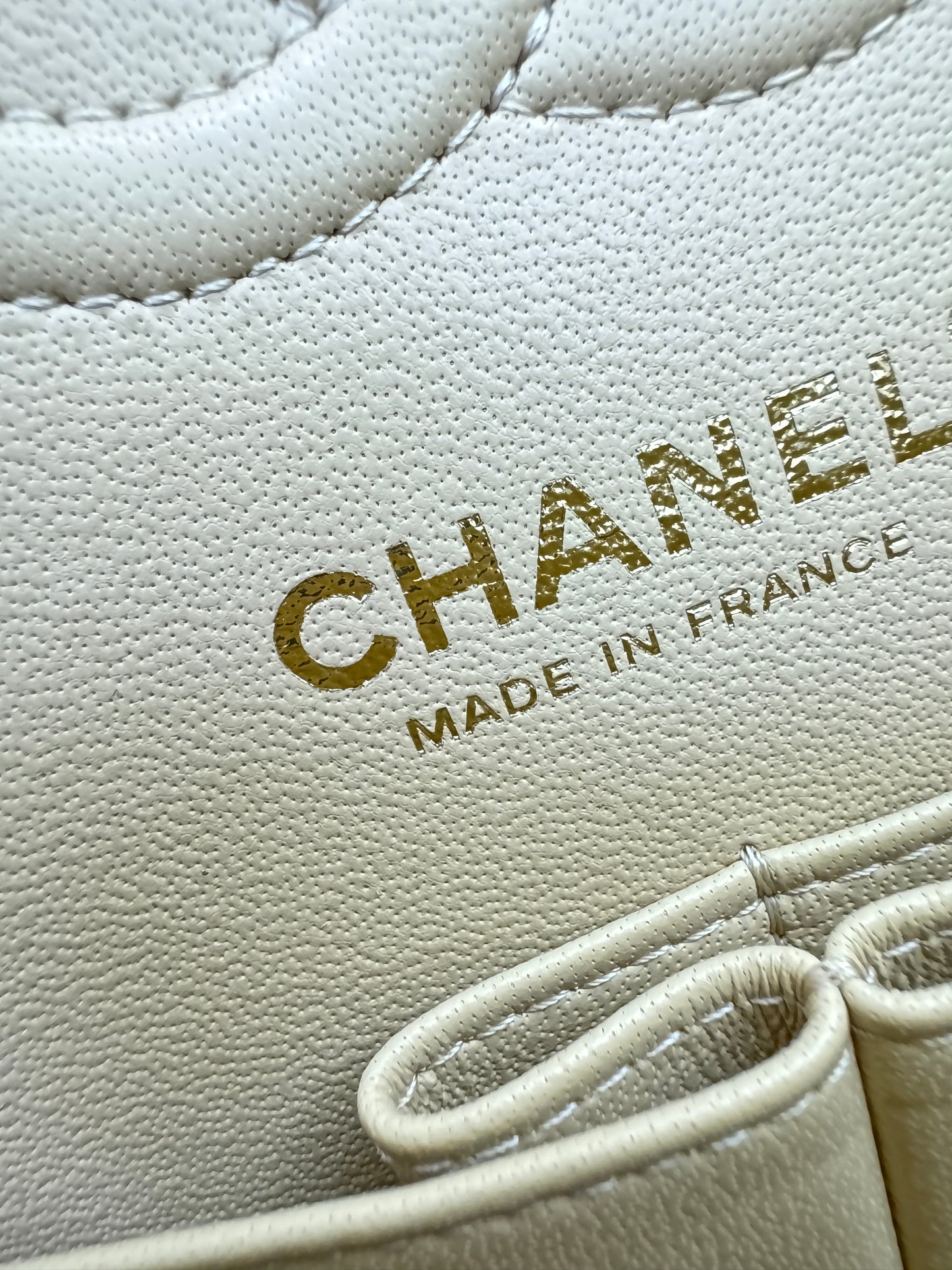 CHANEL CF23 Small 米杏色牛皮金扣 Beige Caviar Calfskin GHW