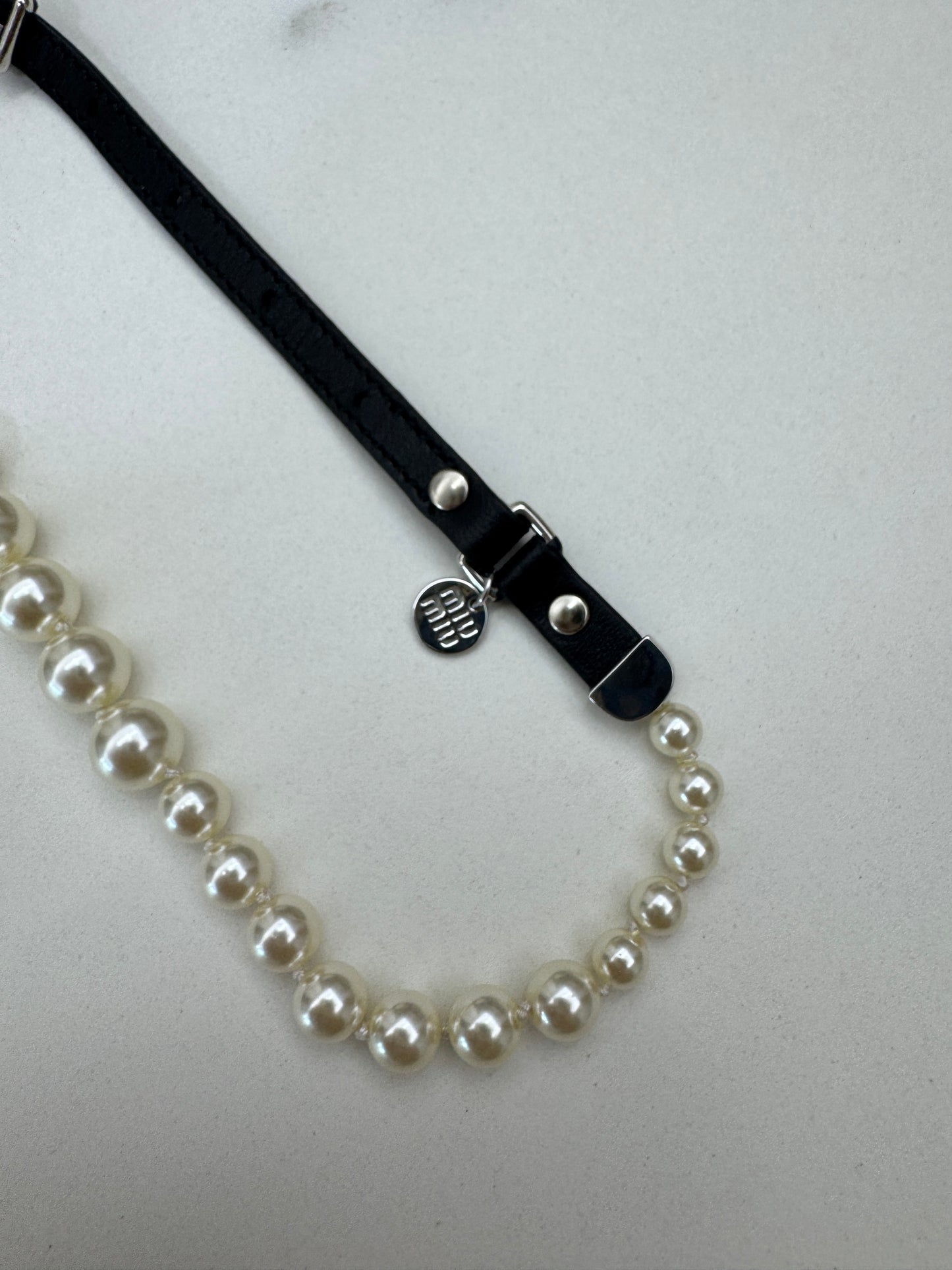 MIU MIU 珍珠皮帶項鏈 Choker