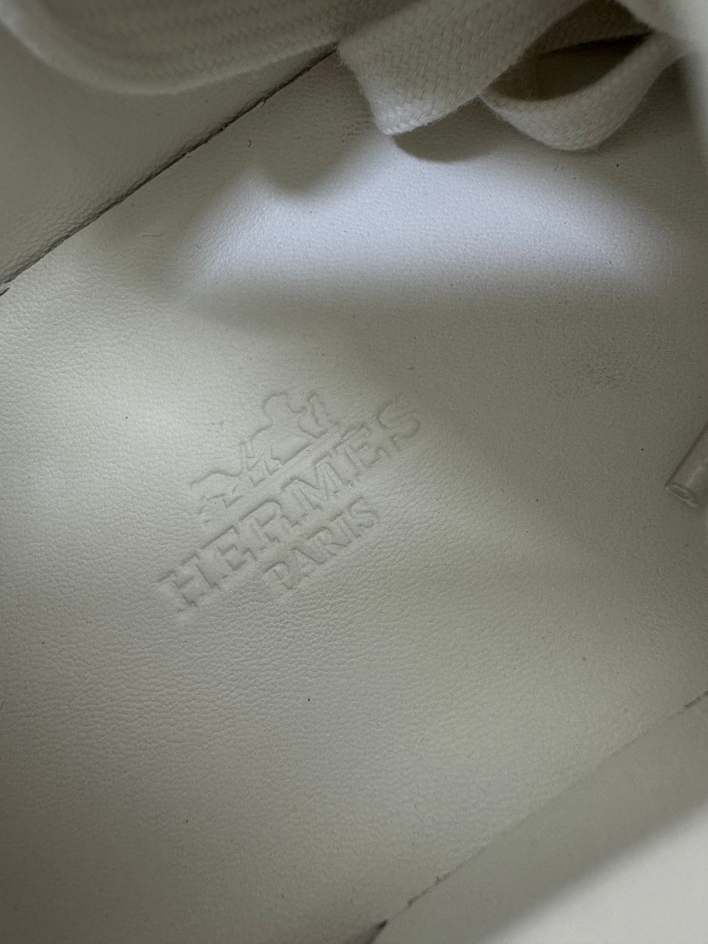 HERMES Bouncing 皮款白色