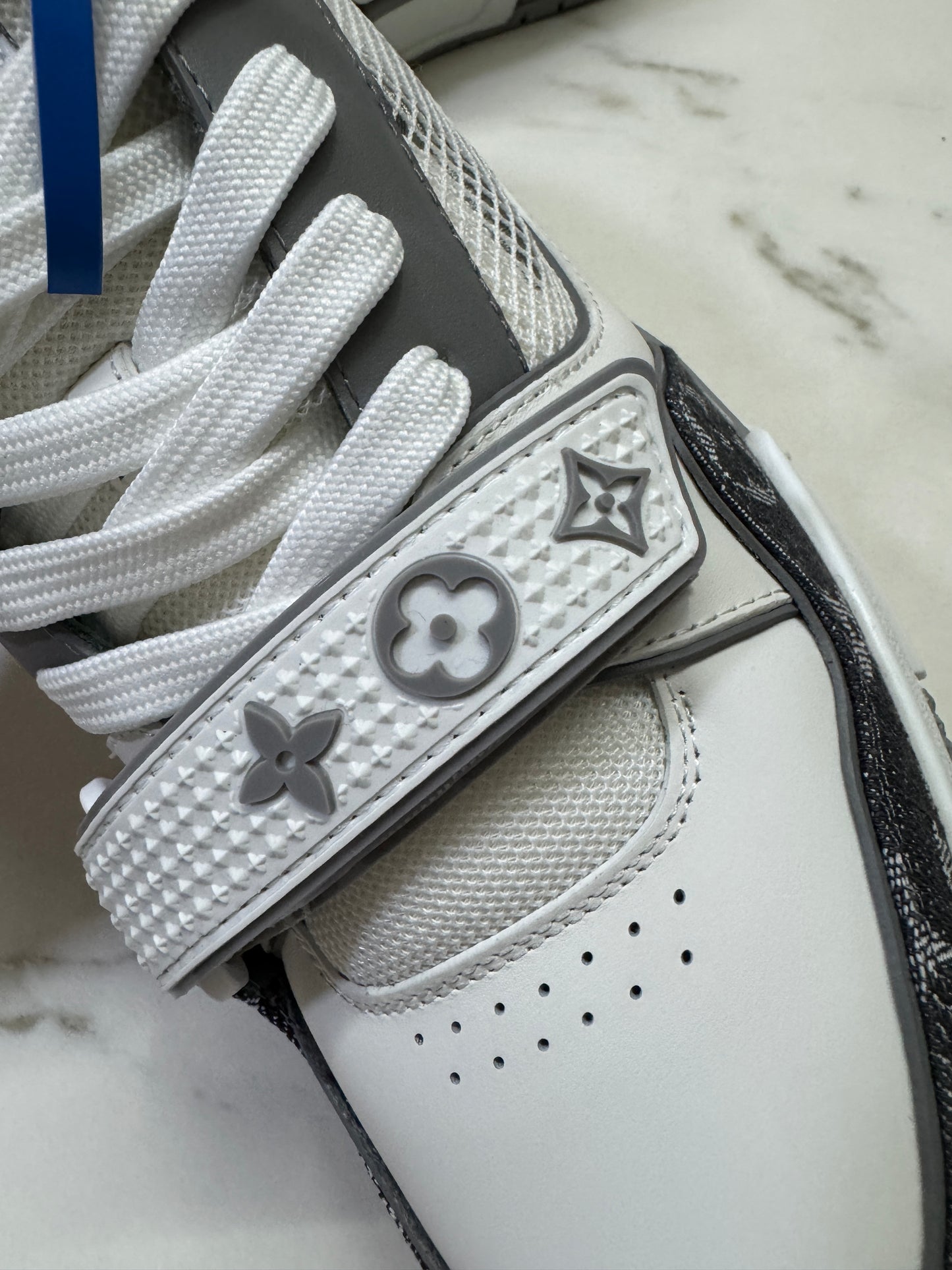 LV Trainer 25年灰牛仔