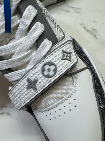 LV Trainer 25年灰牛仔