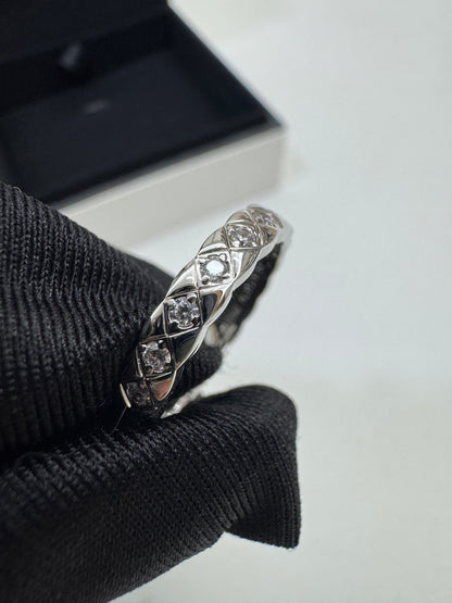 CHANEL Mini Coco Crush 間鑽白金色