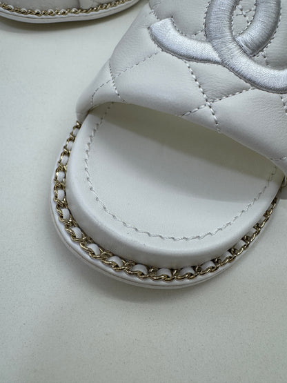 CHANEL 25P 粗跟拖鞋 白色