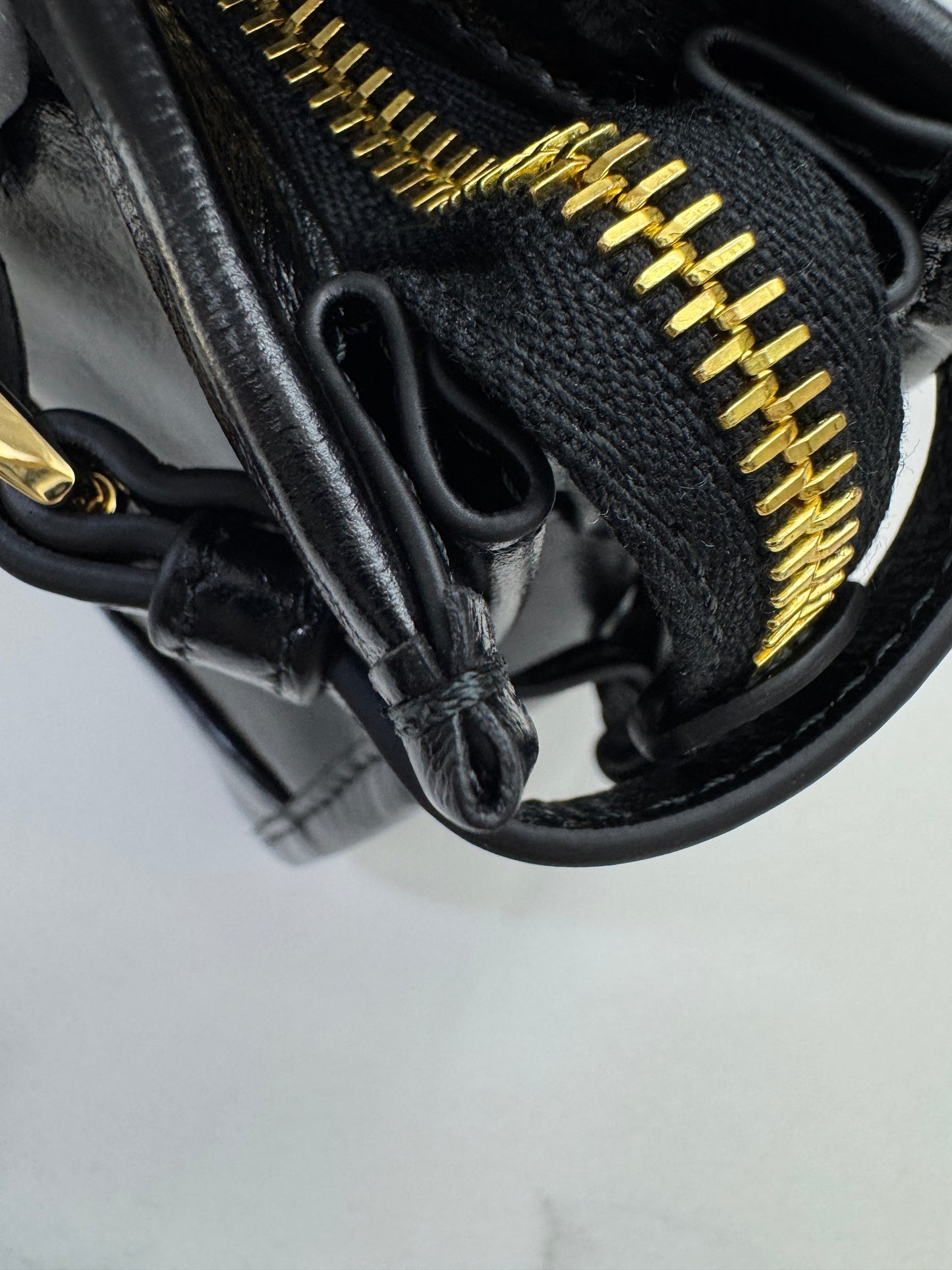 PRADA Mini Bonnie 油蠟牛皮