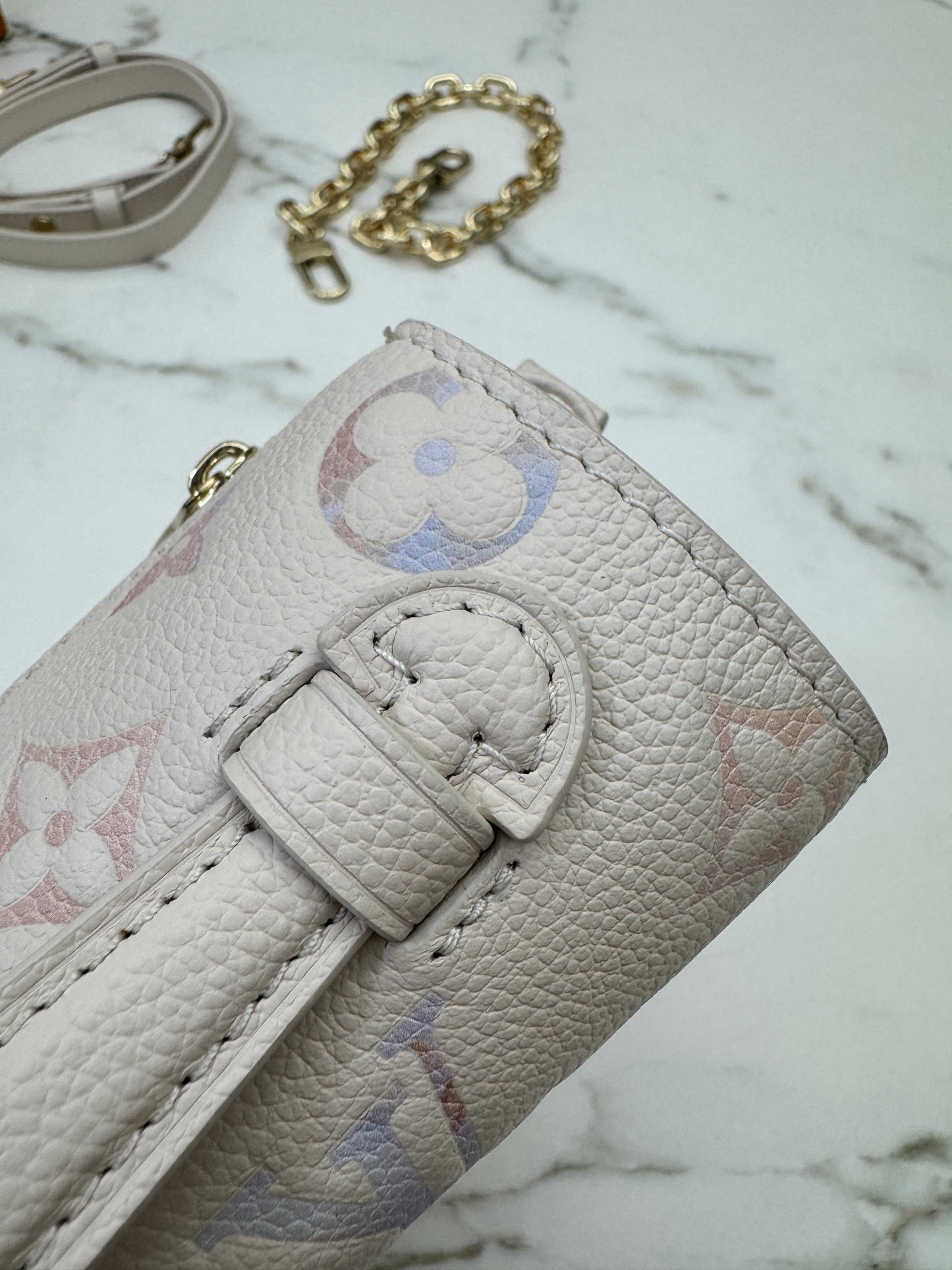 LV Pochette Metis East-West 漸變紫