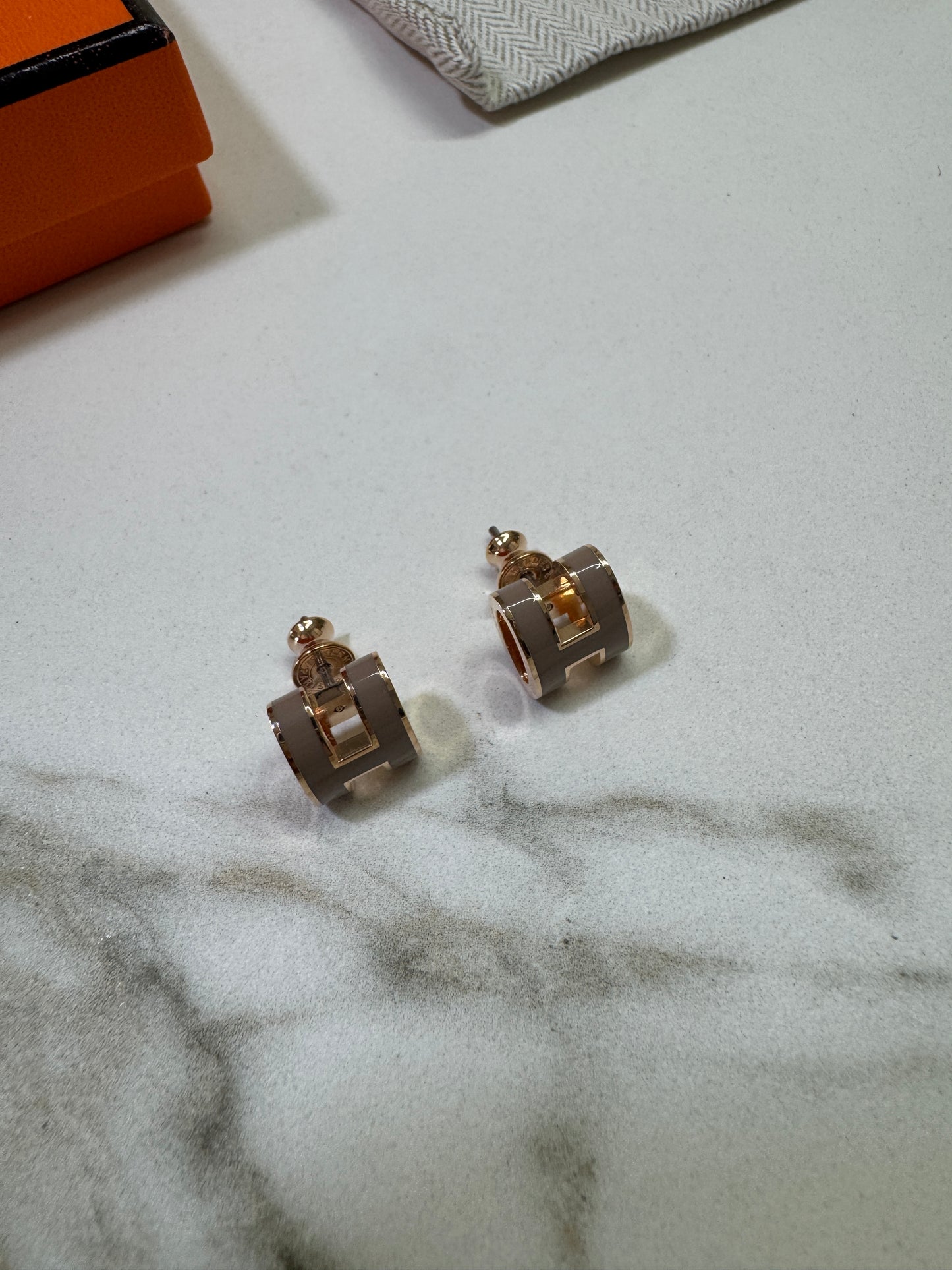 HERMES Pop H 奶茶灰 玫瑰金耳環