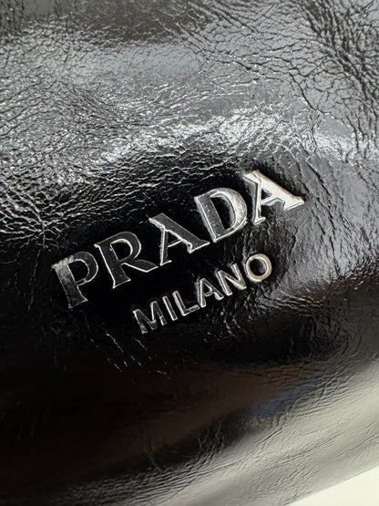 PRADA 油蠟皮飯盒包 黑色
