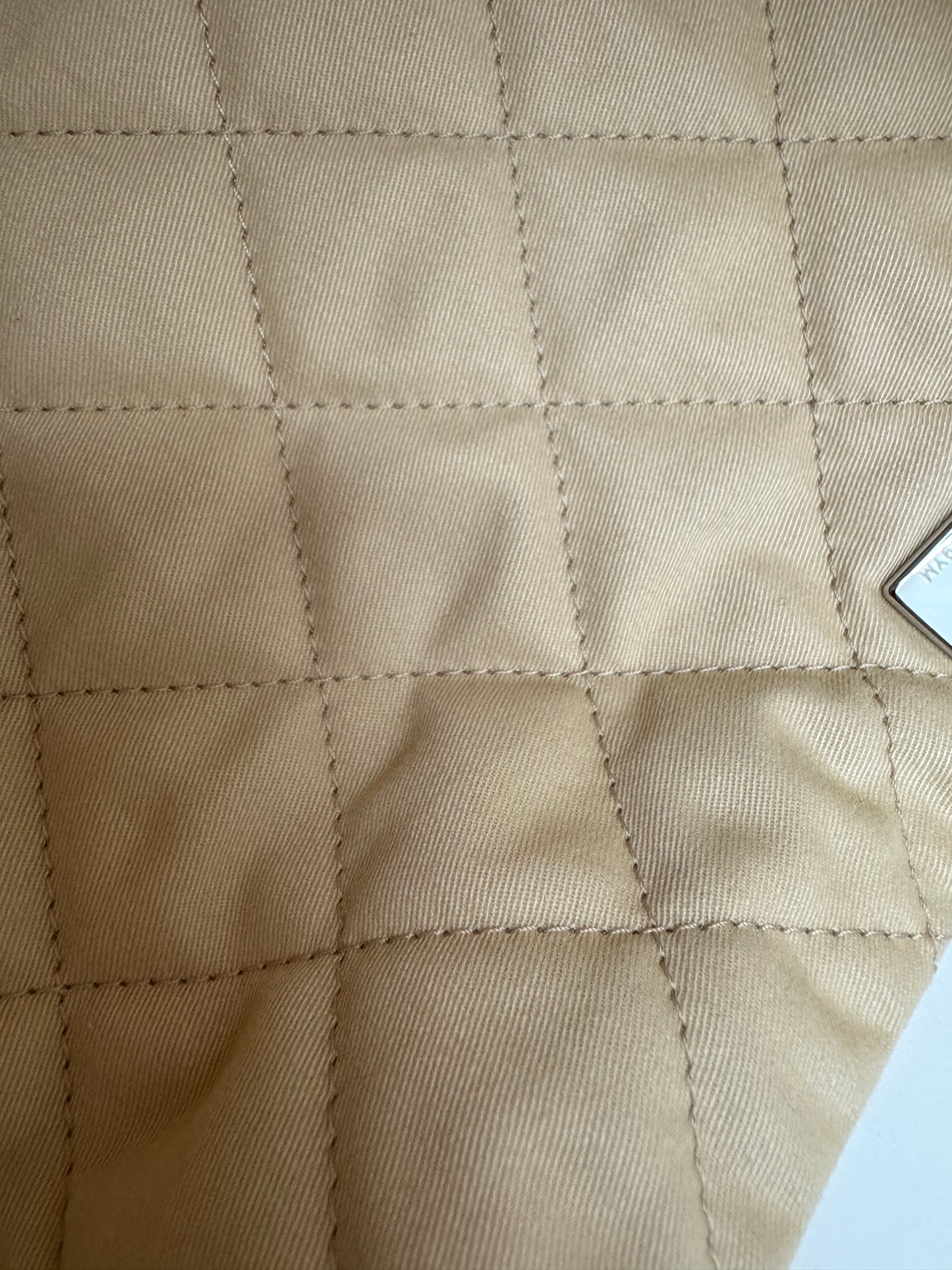 CHANEL 22Bag Medium 白色黑線