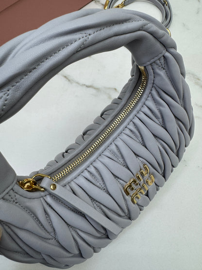 MIU MIU Wander Small 霧霾藍